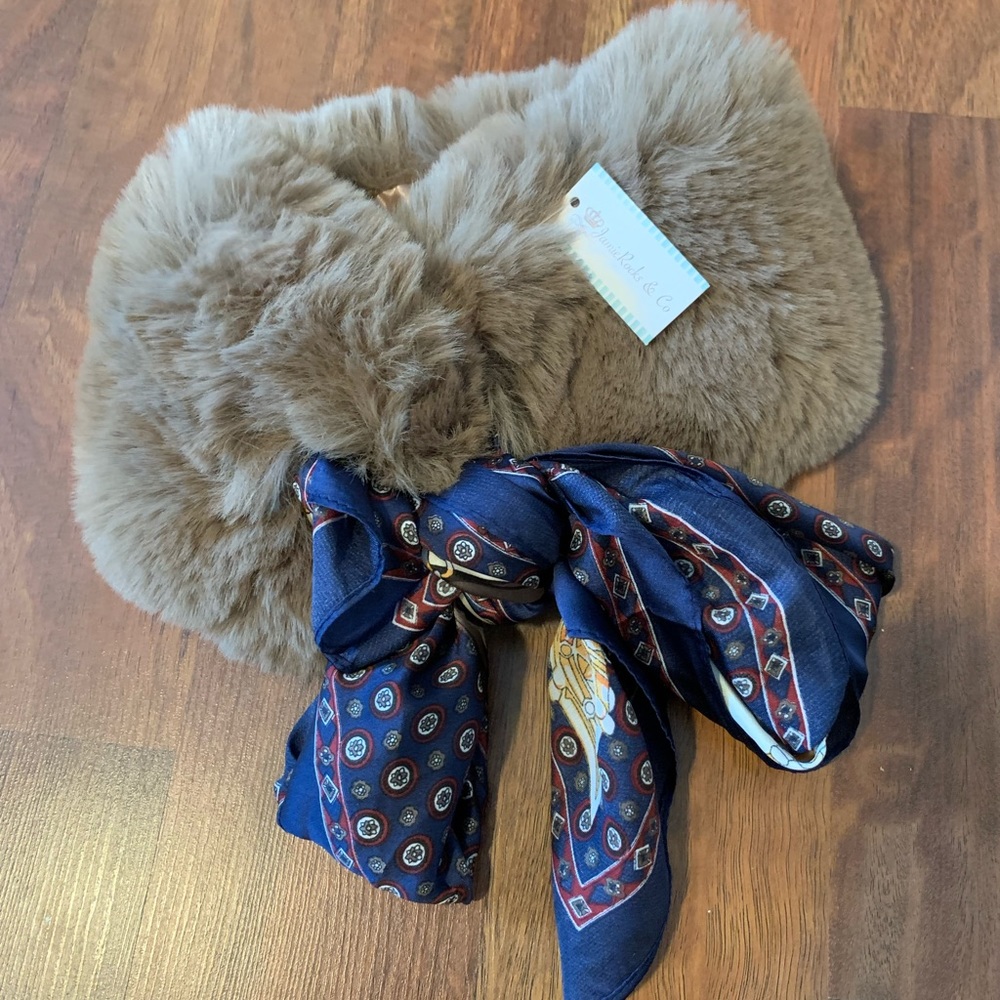 NWT Chic Faux Fur Winter Scarf, Tan